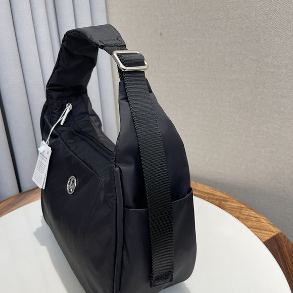 Lululemon Mini Shoulder Bag 4L - Picture 5 of 9